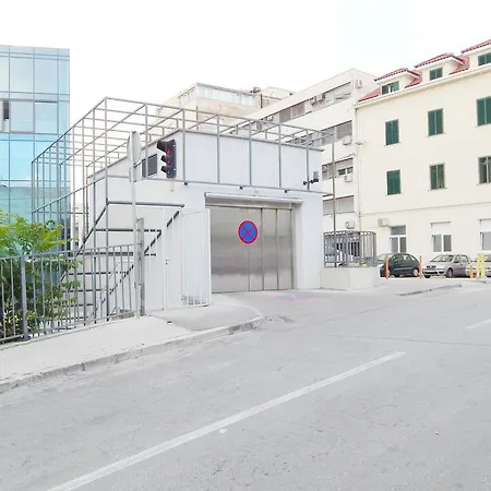 Toncic Apartment *